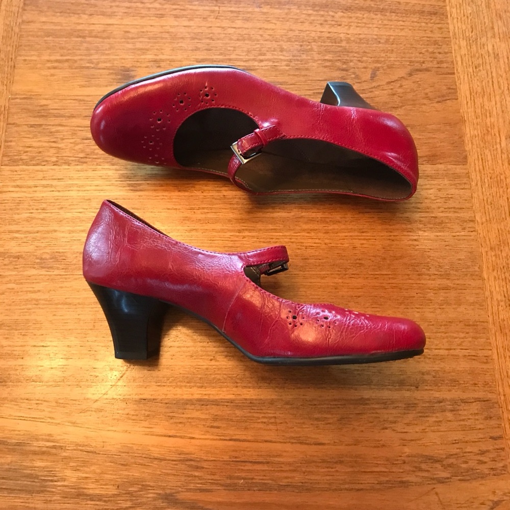 Pair of Aerosole leather heeled shoes